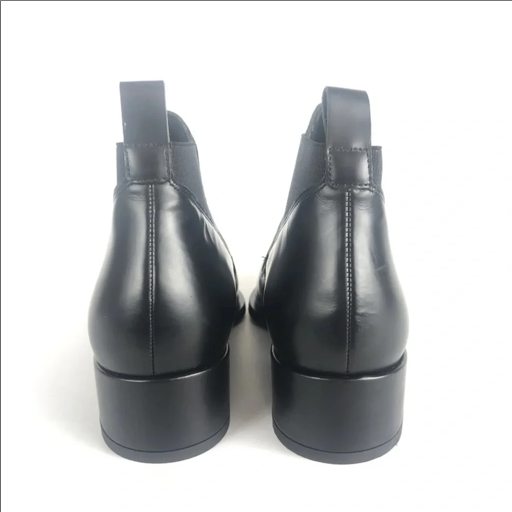 Vince Chelsea boot Womens 6 36 Black leather flat Italy slip on Yarrow